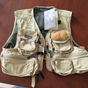 NWT Patagonia Khaki Fishing Vest, size Medium